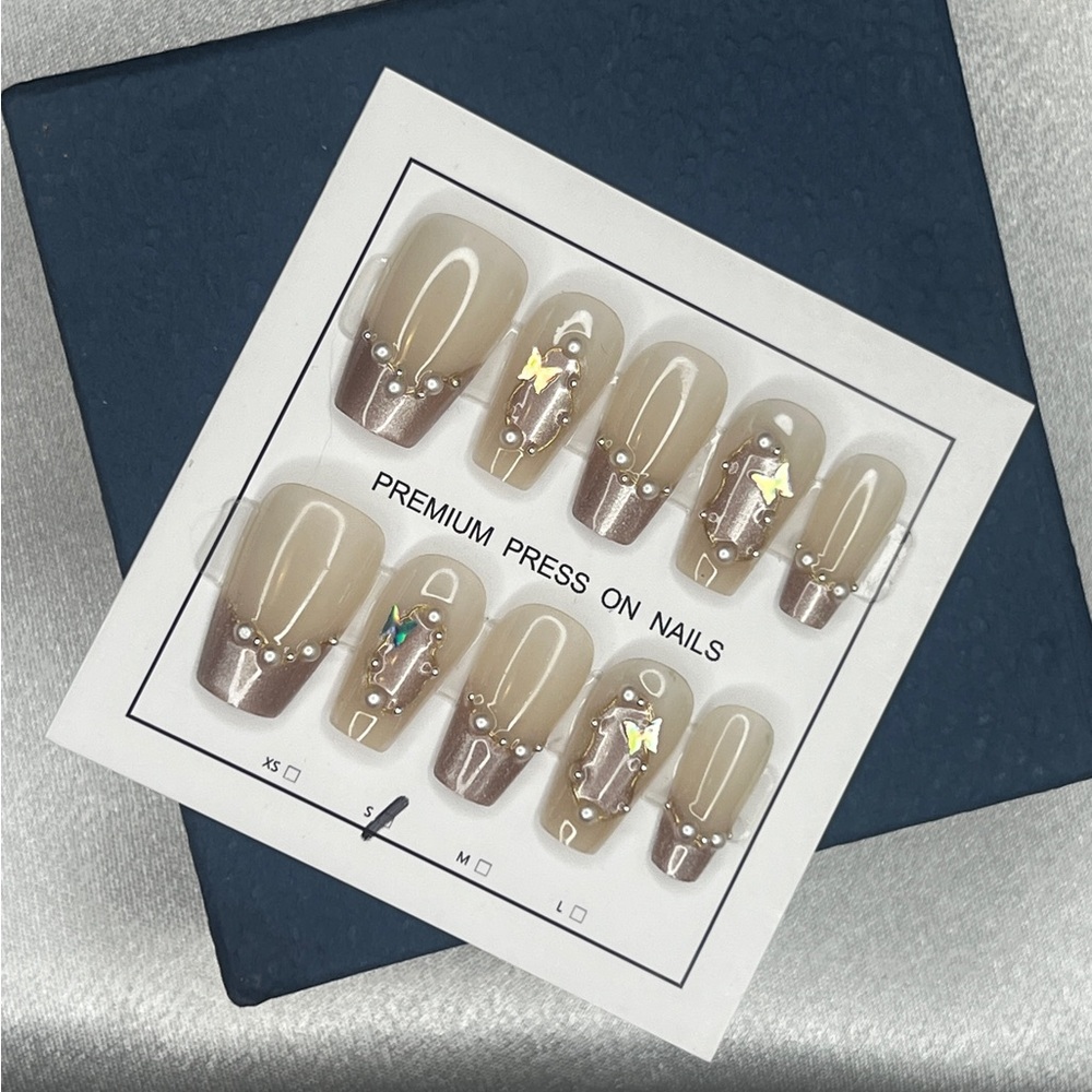 Neutral Nude Press-On Nails with Metallic Tips and Star Accents size S